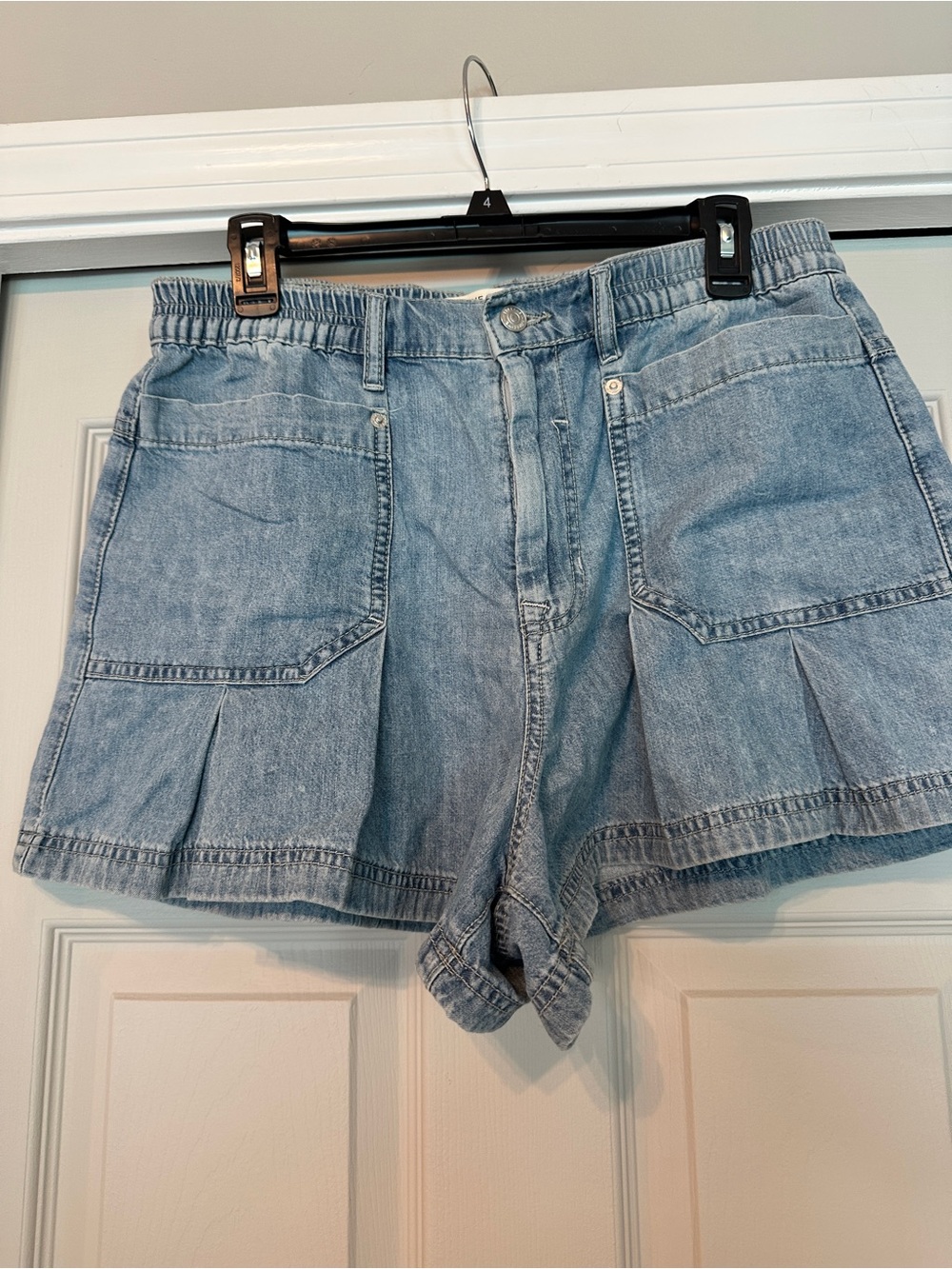 We The Free Light Blue Denim Patch-Pocket Shorts size large